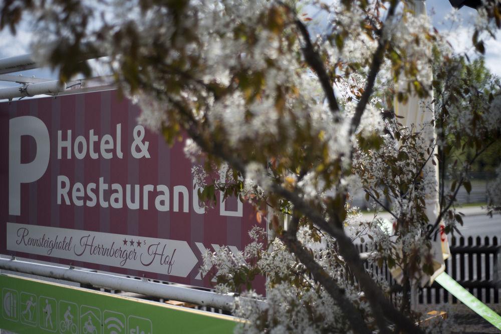 Rennsteighotel Herrnberger Hof Neuhaus am Rennweg Eksteriør billede