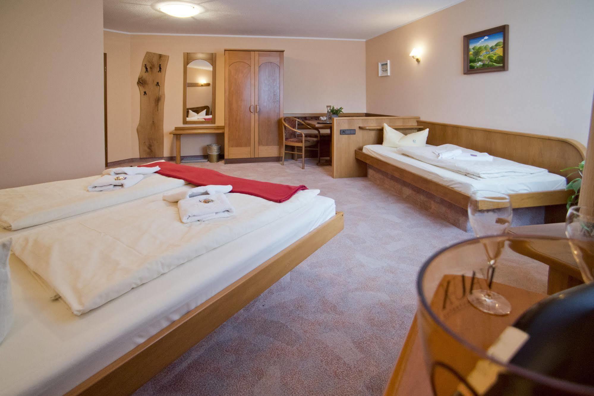 Rennsteighotel Herrnberger Hof Neuhaus am Rennweg Eksteriør billede